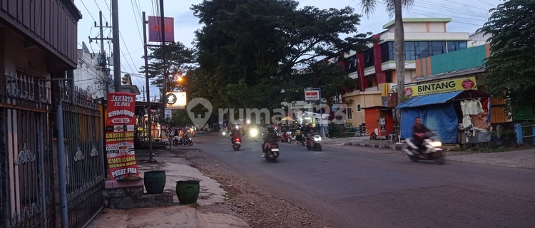 Roadside Shop-House for Sale in the Center of Kepanjen City, Next to the Malang Regency Office. 1