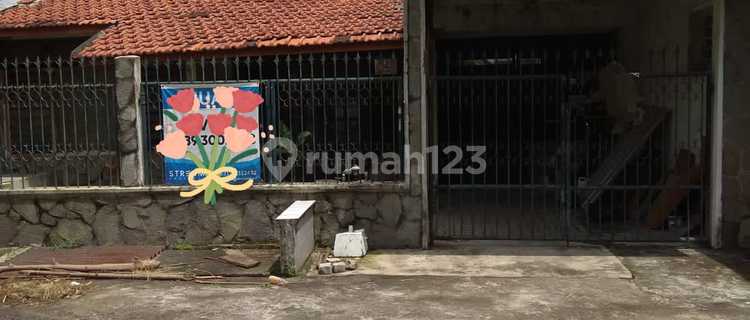 Ca928 Dijual Rumah Siap Huni Dekat Pusat Perbelanjaan Universitas Murah SHM di Rungkut Asri 1