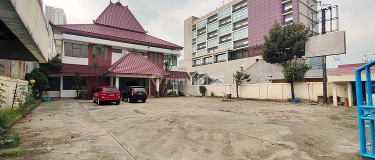 Jual Gedung Restoran Pinggir Jalan Dekat Pintu Tol Cikarang 1