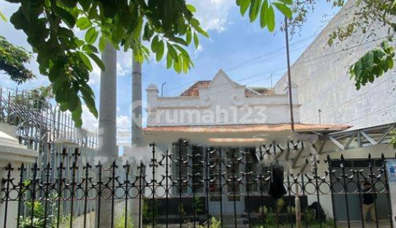 Rare Colonial House in the Center of Surabaya City, Super Classic and Strategic, Ideal for Business. 1