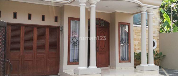 Rumah Cantik Sudah Renovasi Full Furnished Dalam Komplek Di Gandul, Cinere 2 Menit Ke Toll Brigif 1