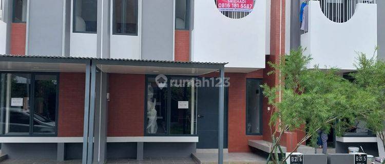 Rumah  2 lantai,  furnished, dalam kompleks 1