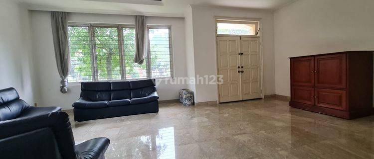 Disewakan Rumah di Suvarna Padi siap huni lokasi dekat Club House 1
