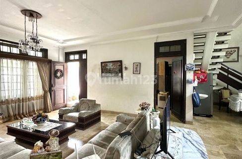 Dijual cepat rumah di Kemang  231 M2 garasi 2 mobil 1