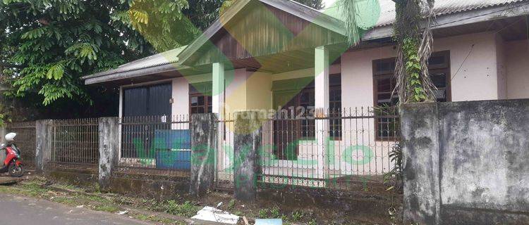 DISEWAKAN RUMAH MENARIK DI TENGAH KOTA MANADO, HARGA SANGAT MURAH 1