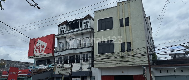 For Rent Beautiful and Attractive Shop House in Wanea Area, Very Affordable Price 1