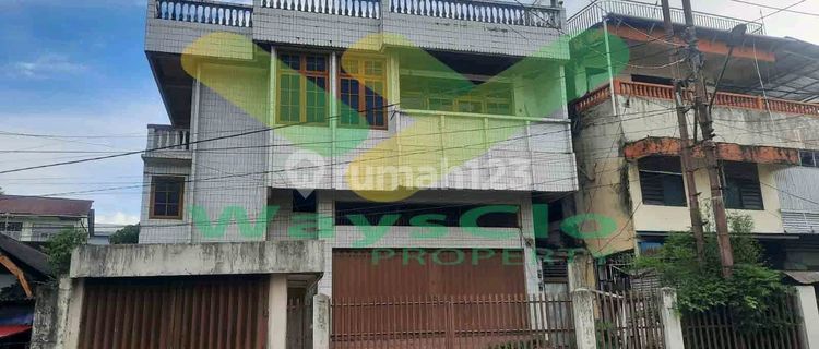 For Rent: Attractive and Strategic Shop House in Wanea Area, Very Affordable Price 1