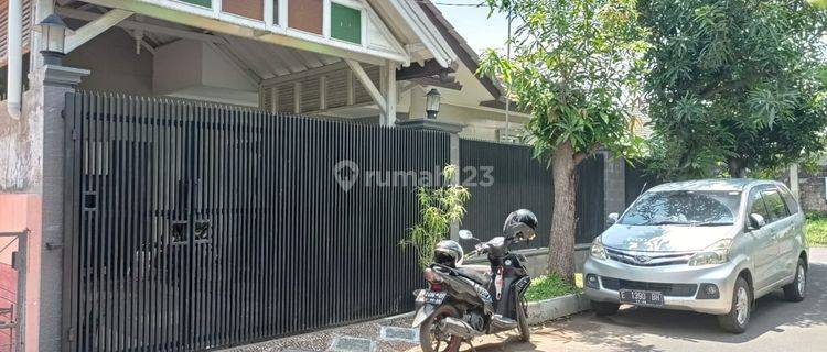 Dijual Rumah Bonus Furnished Lokasi Strategis di Tengah Kota 1