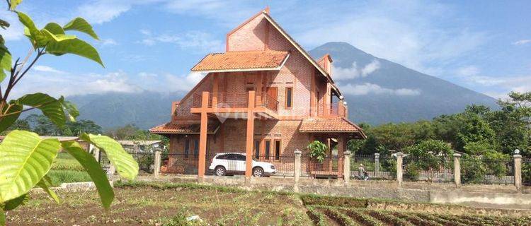 Rumah Villa Full Furnished 2 lantai View Gunung di Kuningan 1