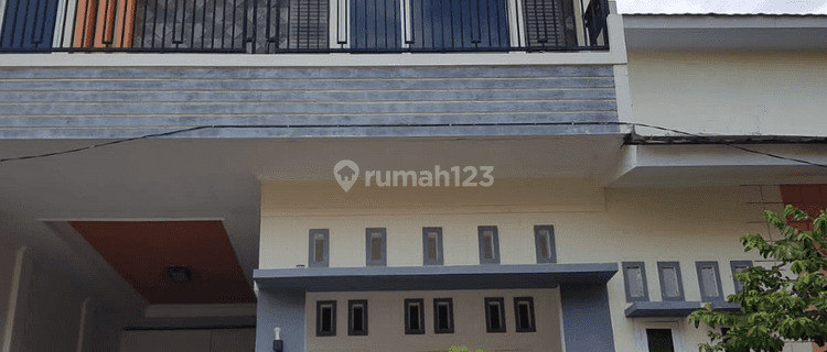 Dijual Rumah 2 Lantai Full Renovasi Semi Furnished di Pamengkang 1