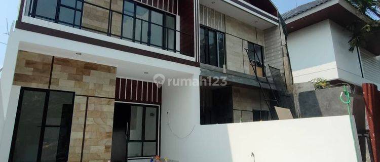 Di jual rumah 2 lantai pondok gede,lubang buaya,bambu apus,Cilangkap,Cijantung,ready free dp,surat" Jakarta timur dekat MRT,LRT,Stasiun kereta pintu toll,halte busway,sekolah,Rumah sakit, 1