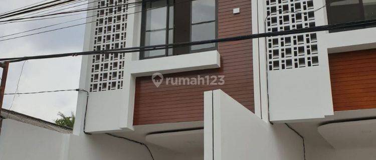 Di jual rumah 2 lantai menteng,Cikini,Cempaka putih,Jakarta pusat,ready,free dp,surat" tanpa riba dekat MRT,LRT,Stasiun kereta,Pintu toll,halte busway,Sekolah,Mall, 1