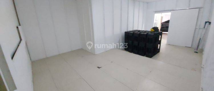 Di Sewakan Ruang Usaha Pinggir Jalan Pondok Bambu 1