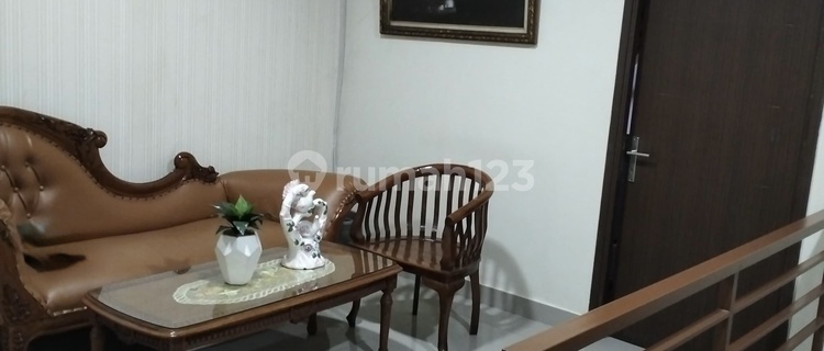 Semi-Furnished Griyaloka House in BSD. 5 Minutes to Modern Market and Mosque. 1