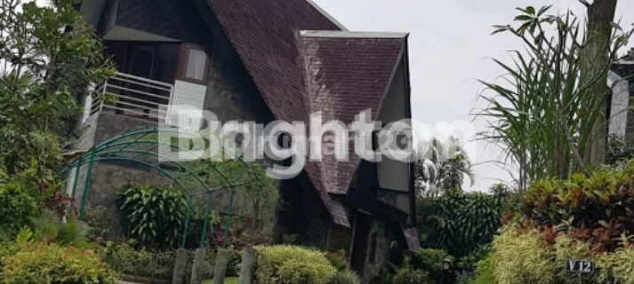 CHEAP!!!! City Center Villa in Batu, Just a Step Away to Jatimpark 1 and Hotel Klub Bunga 1