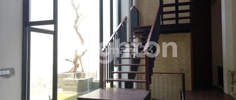 AFFORDABLE LUXURY RIVERSIDE HOUSE 1