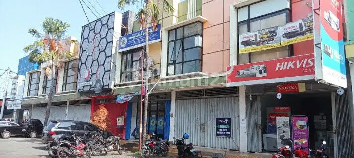 Two-Story Shophouse in Commercial and Office Area of Central Pasuruan City 1