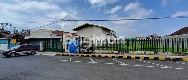 The Only & Most Strategic One Step to Batu City Square ‼️ 1