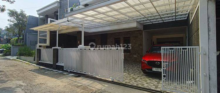 Rumah modern terawat 2 lantai cluster Cigadung dago  1