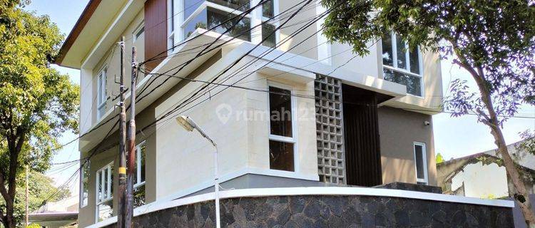 Rumah baru elegan posisi hook sayap Tubagus Ismail cigadung dago  1