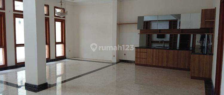 Rumah Bagus Semi Furnish 2 Lantai di Setra Duta Dago Bandung 1