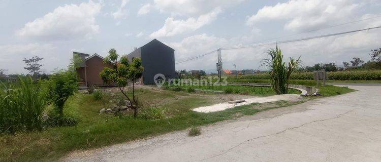 Luasan Kecil 100 m2 Tanah Hook SHM Dekat RS UAD Maguwoharjo  1
