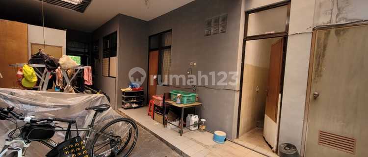 Strategic 3-Story Shop House in Batununggal, Bandung 1