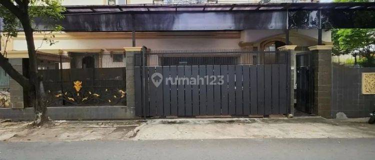 Rumah Semi Furnish Di Hook Dalam Komplek Di Kebayoran Baru
jaksel 1