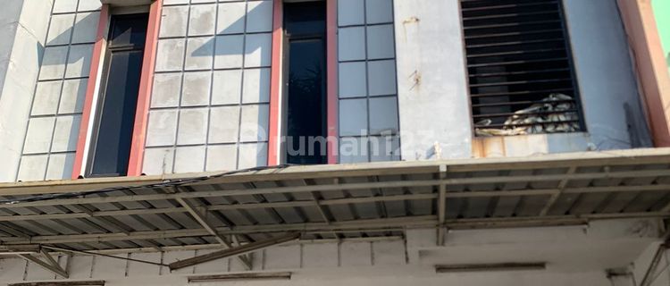 Attached 3-Shophouse in Front of Facto Industrial Complex, Jatake Tangerang 1