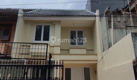 TURUN HARGA Rumah minimalis di TAMAN PALEM LESTARI SHM Timur 1