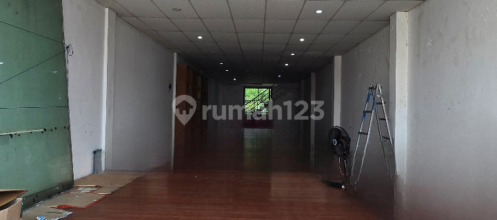 3.5-Story Shop House in the Depok Area 1