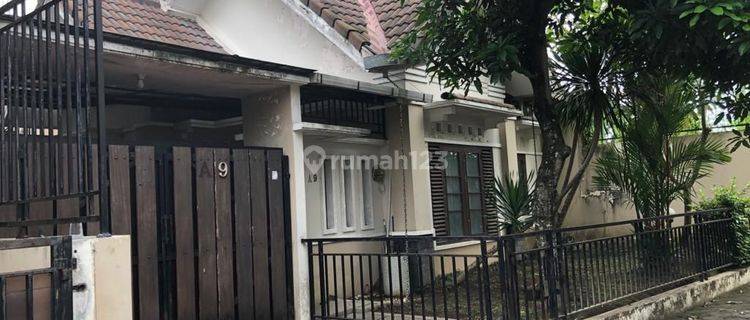 Rumah dijual dalam perum tanah luas 165m2 akses dekat ke kampus UPN pakuwon mall 1