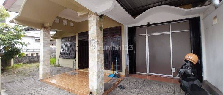 Rumah tepi jalan cck untuk kantor halaman belakng masih sangat kuas untuk parkiran 1