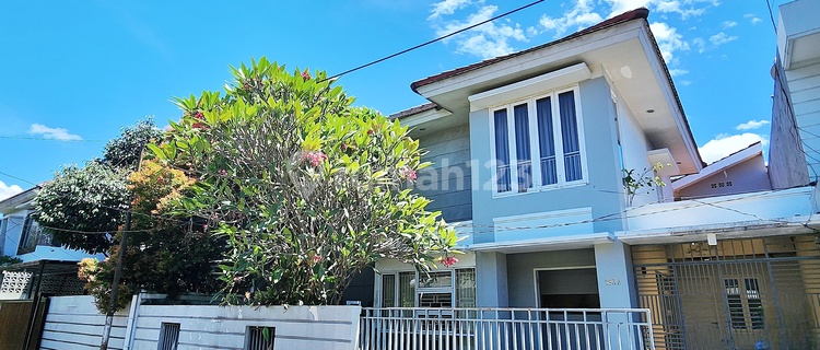 Rumah Dijual 2 Lantai, Harga Bagus Banget  1