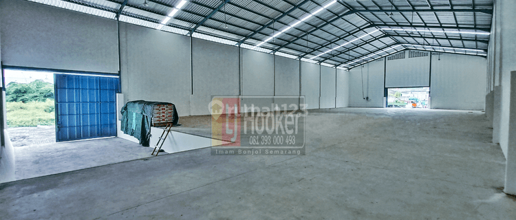 Gudang luas 1000 dilengkapi 2 loading dock dekat pintu Tol  1