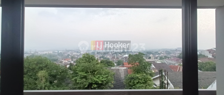 Rumah Mewah 3 Lantai Bangunan Baru di Bukit Sari dekat Undip 1