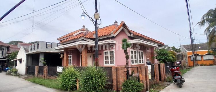 Beautiful, Green, and Minimalist House in Jati Asih, Hook Position 1