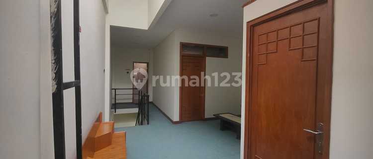 Three-Storey Shop House at Bangkong Plaza, Abundant Parking, Semarang City Center 1