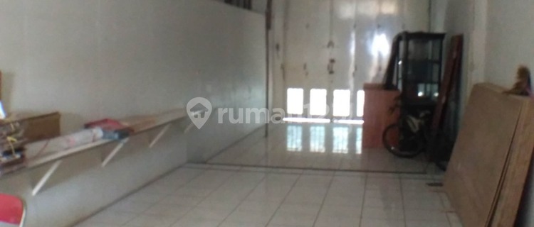 2.5-Story Shop House for Rent Ready to Use Near Andir Market 1