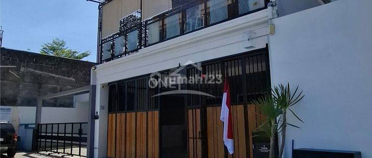 Rumah Mewah 2 Lantai  Terletak Di Perumahan Dengan Lingkungan Damai Dan Asri 1