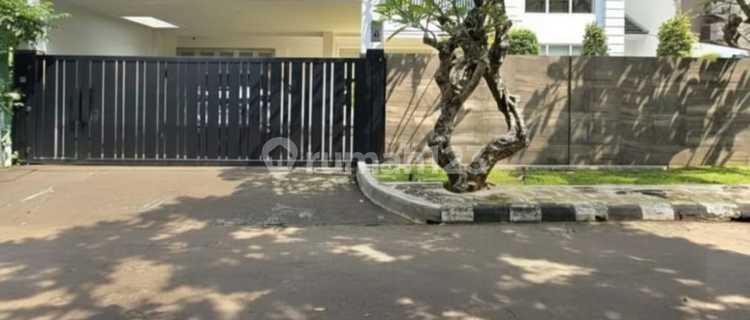 A luxury house with a swimming pool inside the Bintaro sector 7 cluster, ready to occupy 16891. 1