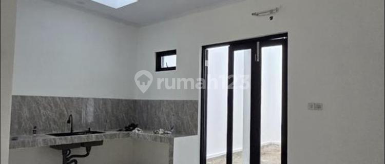 Beautifulnew House at Dki Plot, West Jakarta. 1