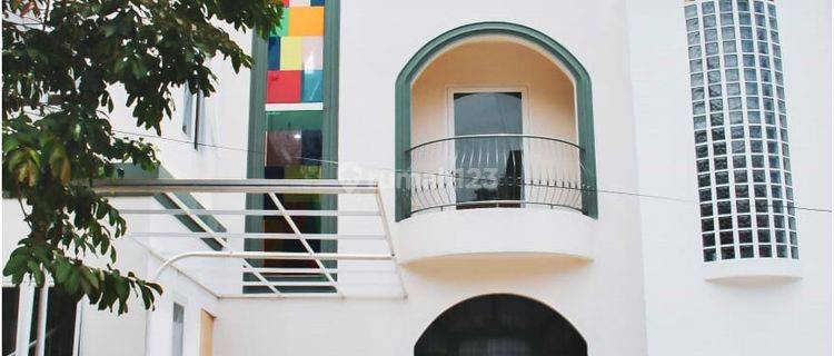 Rumah Villa Baru Cantik Full Furnished di Dago Pakar Bandung 1