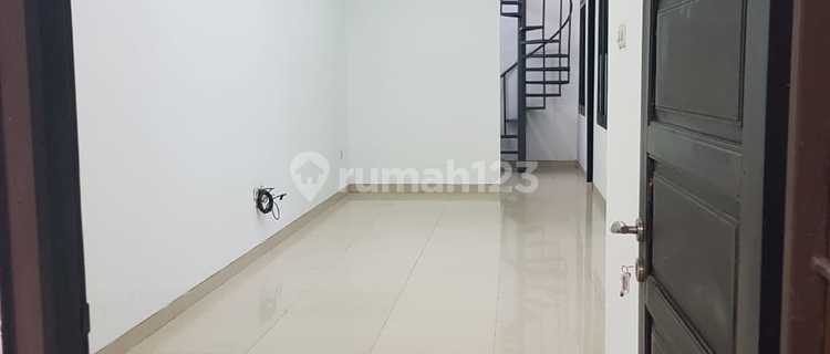 Dijual Rumah Nyaman dan Siap Huni Lokasi Strategis di Singgasana Pradana Bandung 1