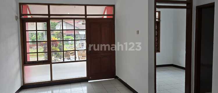 Dijual Rumah Nyaman Terawat Siap Huni Lokasi Strategis di Taman Kopo Indah 2 Bandung 1