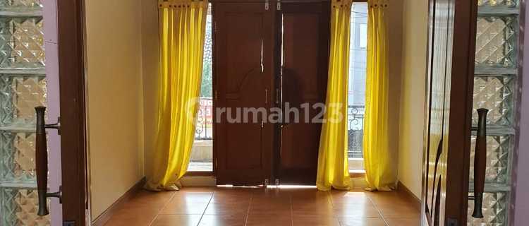 Dijual Rumah 2 Lantai Nyaman Siap Huni Lokasi di Taman Kopo Indah 1 Bandung 1