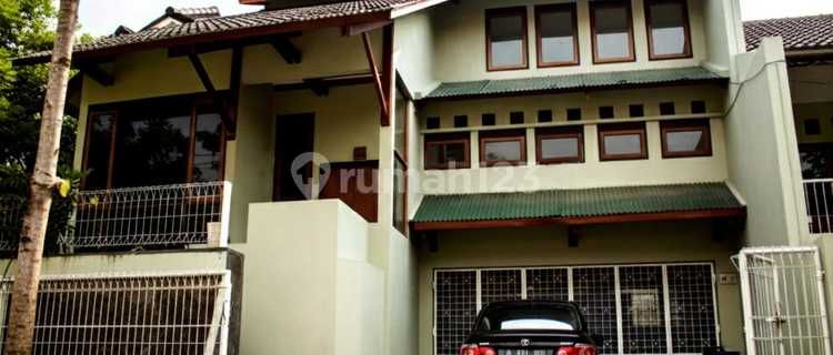 Disewakan Rumah 3 Lantai Nyaman Siap Huni Lokasi Strategis di Cigadung Bandung 1