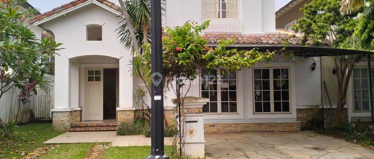 Rumah 2 Lantai Dekat Sekolah, Strategis, Rapi, Siap Huni  1