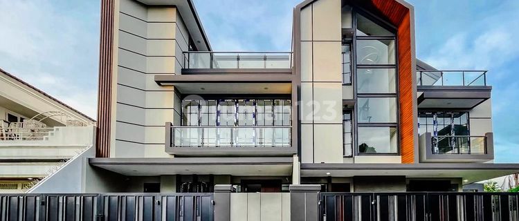 3-Story House with New SHM South 1