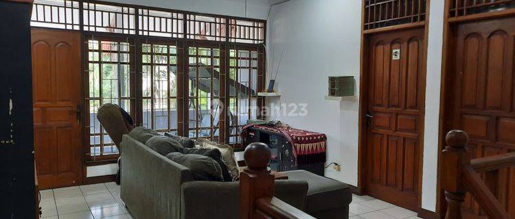 rumah disewakan di puri indah , uk 12 x15 , lb 200 , kt 5 , km 3 , harga 125 jt / thn  1